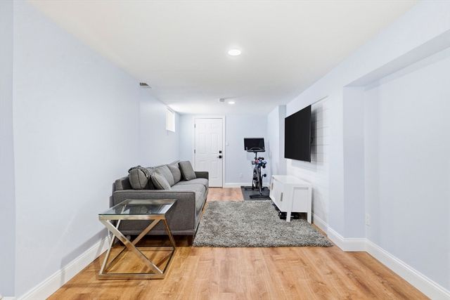 865 E 2nd 1, Boston, MA 02127