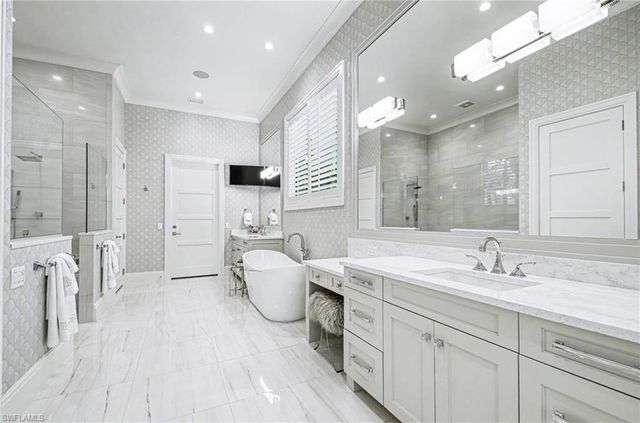 3003 Crayton RD, Naples, FL 34103