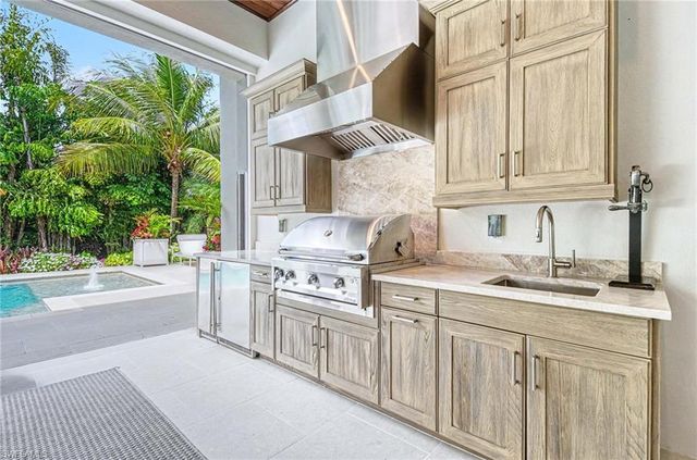 3003 Crayton RD, Naples, FL 34103