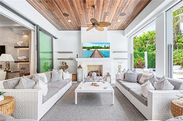 3003 Crayton RD, Naples, FL 34103
