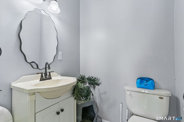 200 Woodmont Avenue APT 121, Bridgeport, CT 06606