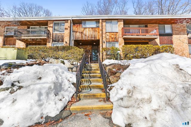 200 Woodmont Avenue APT 121, Bridgeport, CT 06606