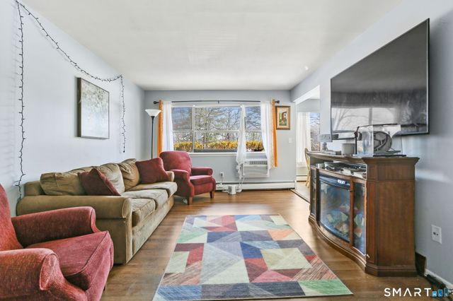 200 Woodmont Avenue APT 121, Bridgeport, CT 06606