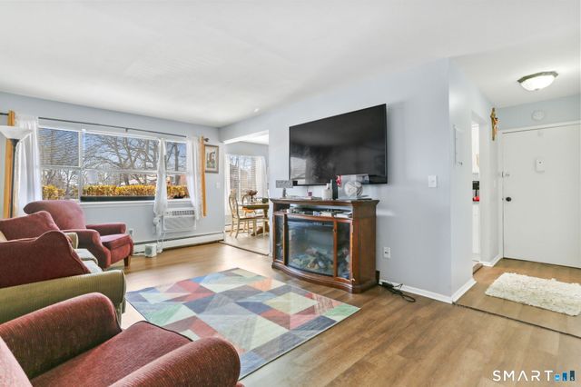 200 Woodmont Avenue APT 121, Bridgeport, CT 06606