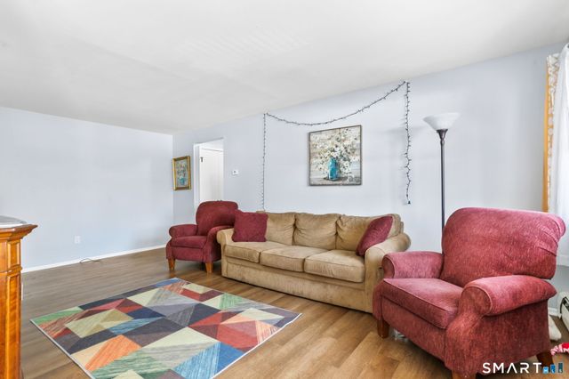 200 Woodmont Avenue APT 121, Bridgeport, CT 06606