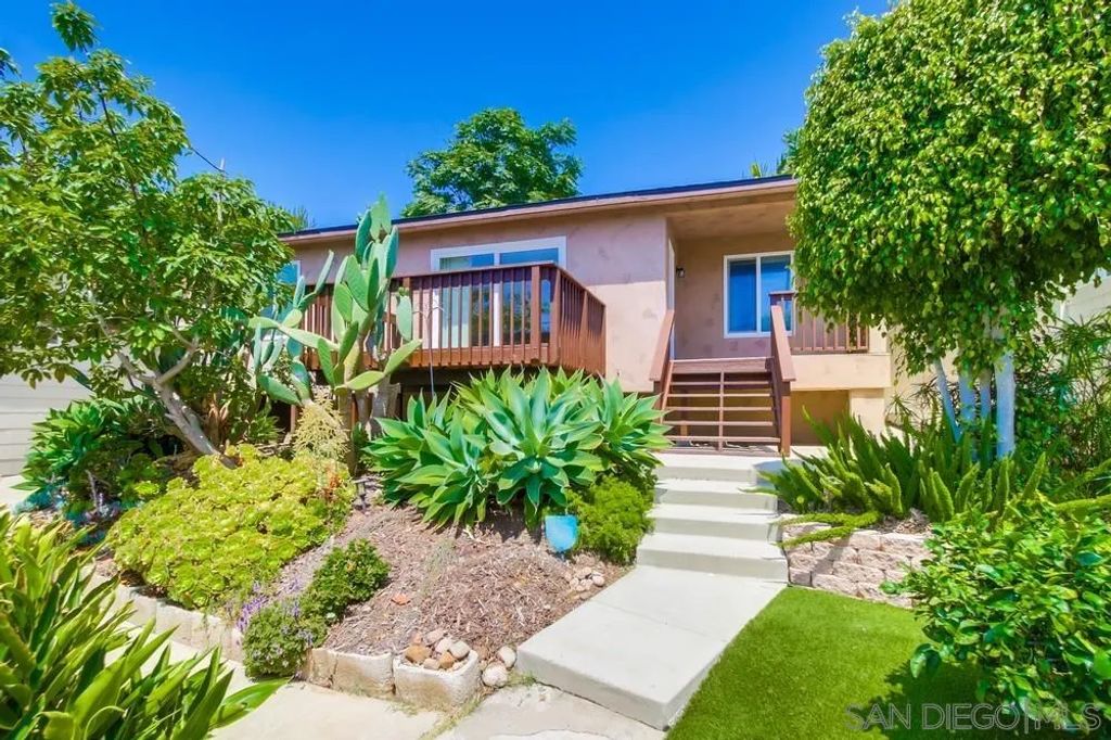 1712 Bervy St, San Diego, CA 92110
