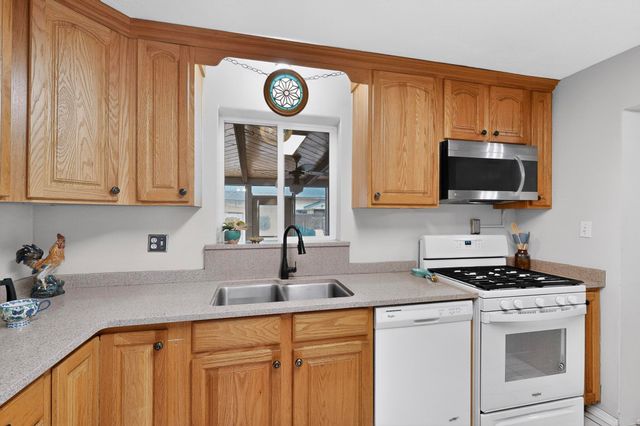 15 Whitehouse Road, Los Lunas, NM 87031