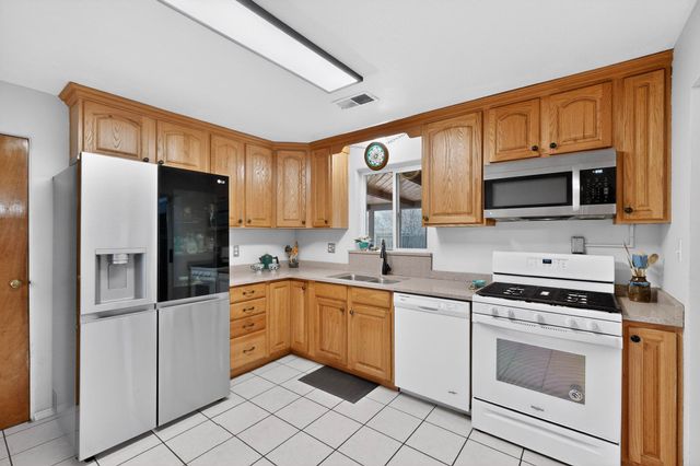 15 Whitehouse Road, Los Lunas, NM 87031