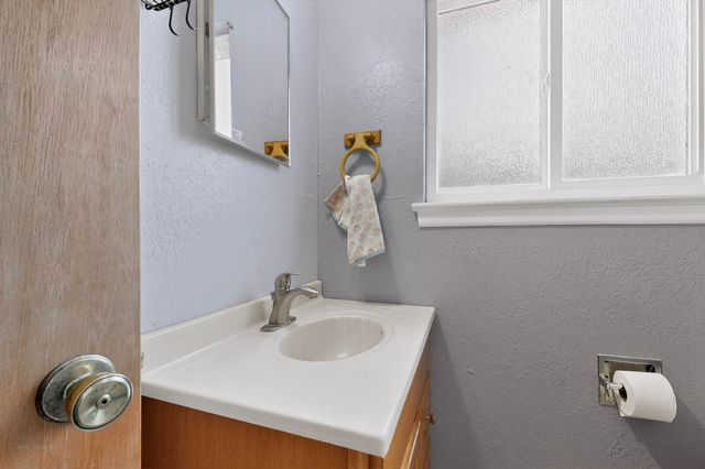 15 Whitehouse Road, Los Lunas, NM 87031