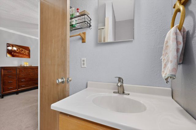 15 Whitehouse Road, Los Lunas, NM 87031