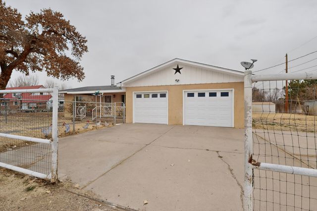 15 Whitehouse Road, Los Lunas, NM 87031