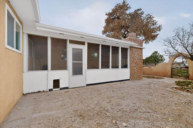 15 Whitehouse Road, Los Lunas, NM 87031