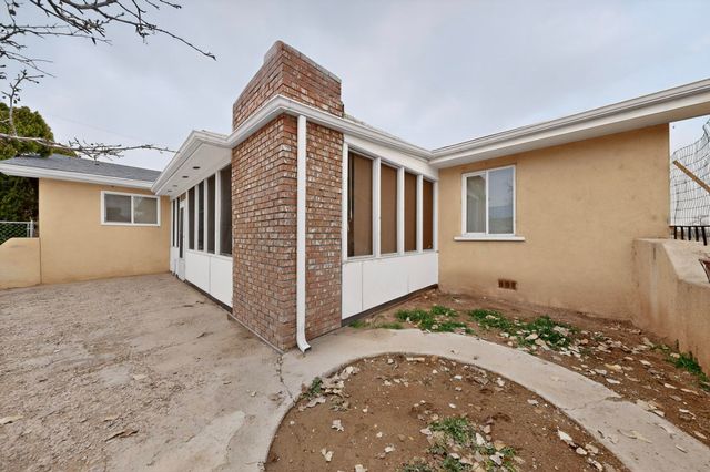 15 Whitehouse Road, Los Lunas, NM 87031