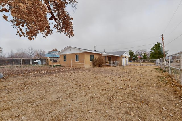 15 Whitehouse Road, Los Lunas, NM 87031