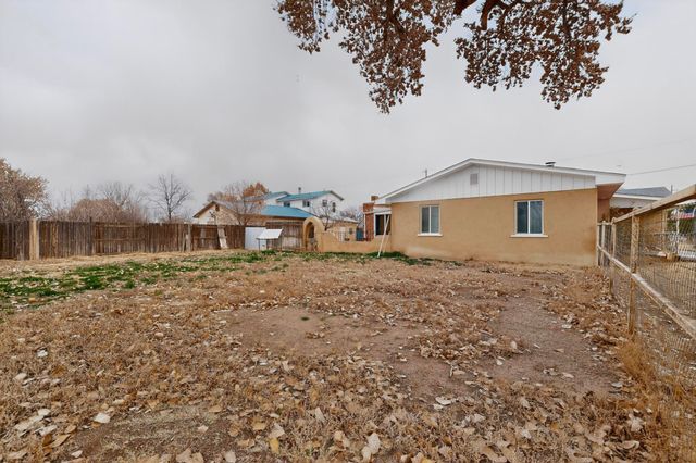 15 Whitehouse Road, Los Lunas, NM 87031