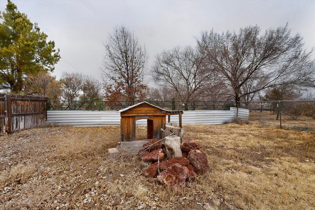 15 Whitehouse Road, Los Lunas, NM 87031