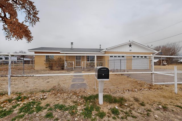 15 Whitehouse Road, Los Lunas, NM 87031