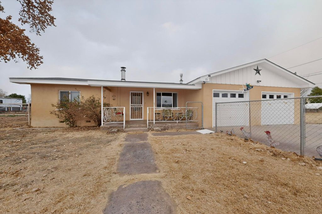 15 Whitehouse Road, Los Lunas, NM 87031
