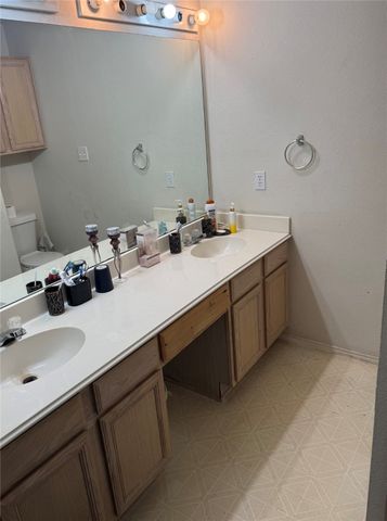 5536 Creekridge Drive, Arlington, TX 76018