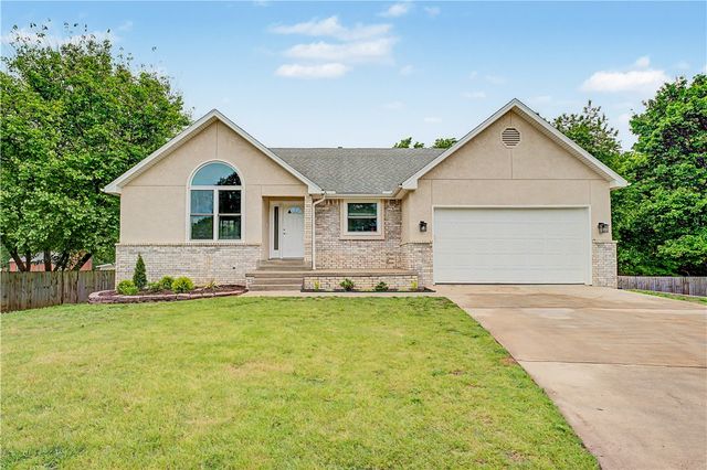812 Cedar Lane, Prairie Grove, AR 72753
