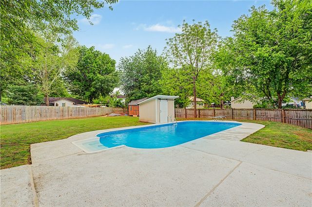 812 Cedar Lane, Prairie Grove, AR 72753