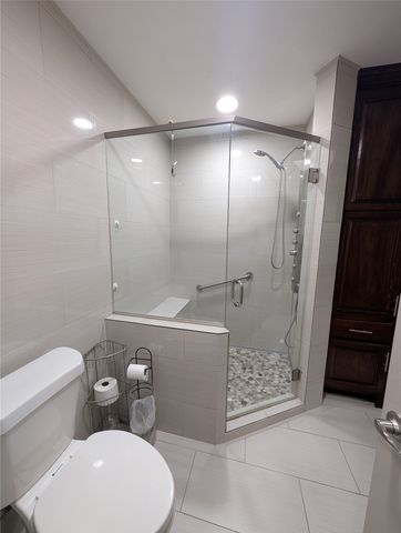 6646 E Lovers Lane, Dallas, TX 75214