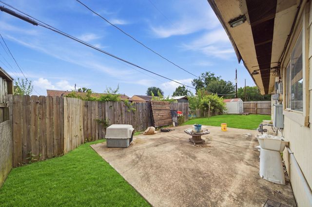 10710 Segrest Drive, Houston, TX 77047