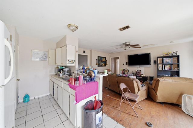 10710 Segrest Drive, Houston, TX 77047