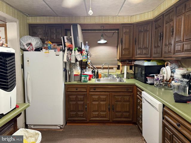 18 E HOWARD ST, Dallastown, PA 17313