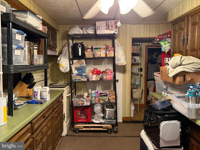 18 E HOWARD ST, Dallastown, PA 17313