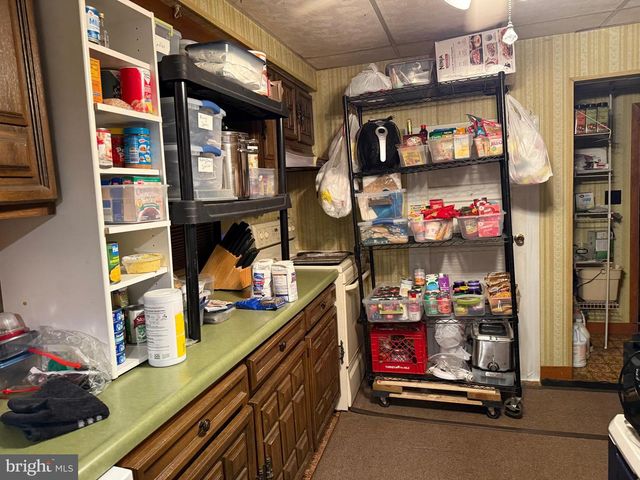 18 E HOWARD ST, Dallastown, PA 17313