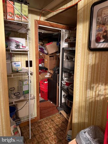 18 E HOWARD ST, Dallastown, PA 17313