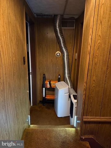 18 E HOWARD ST, Dallastown, PA 17313