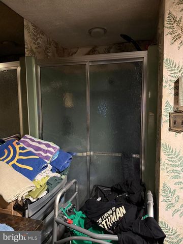 18 E HOWARD ST, Dallastown, PA 17313