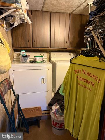 18 E HOWARD ST, Dallastown, PA 17313