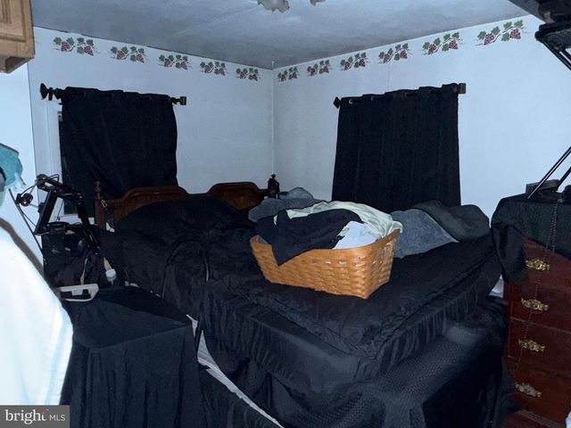 18 E HOWARD ST, Dallastown, PA 17313