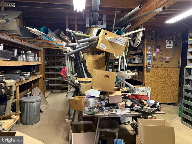 18 E HOWARD ST, Dallastown, PA 17313