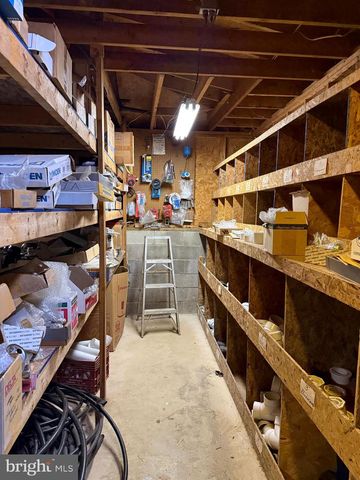 18 E HOWARD ST, Dallastown, PA 17313