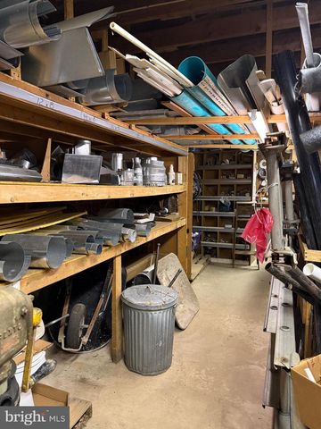 18 E HOWARD ST, Dallastown, PA 17313