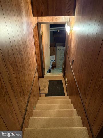 18 E HOWARD ST, Dallastown, PA 17313