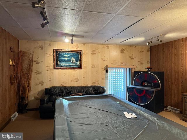 18 E HOWARD ST, Dallastown, PA 17313