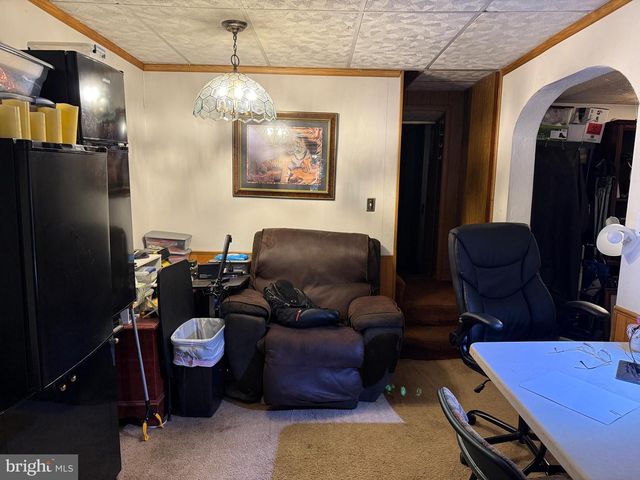 18 E HOWARD ST, Dallastown, PA 17313