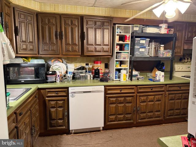 18 E HOWARD ST, Dallastown, PA 17313