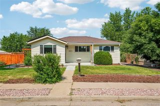 4815 S Logan Street, Englewood, CO 80113