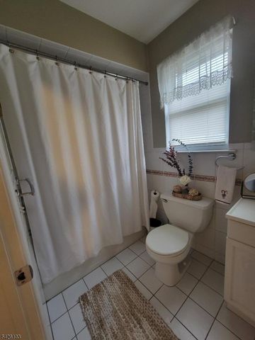 941 Emma St, Elizabeth City, NJ 07201