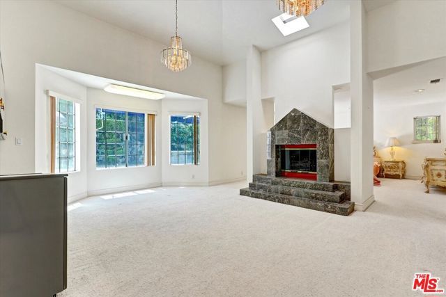 4623 Hayvenhurst Avenue, Los Angeles, CA 91436