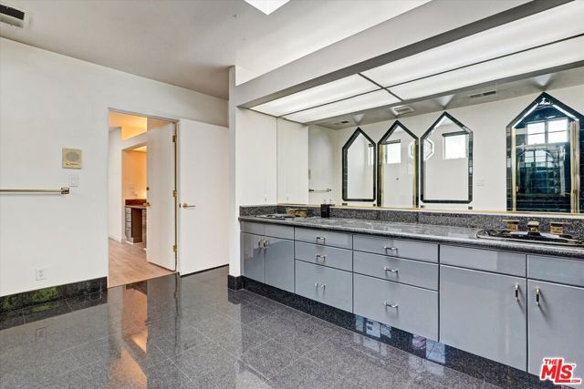 4623 Hayvenhurst Avenue, Los Angeles, CA 91436