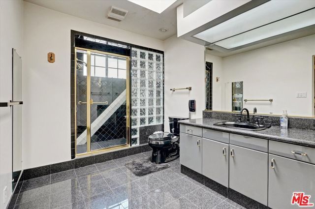 4623 Hayvenhurst Avenue, Los Angeles, CA 91436