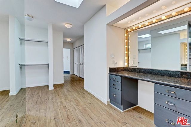 4623 Hayvenhurst Avenue, Los Angeles, CA 91436