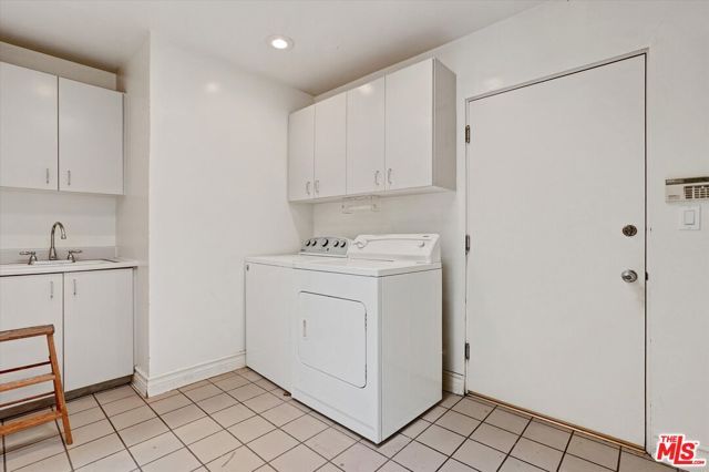 4623 Hayvenhurst Avenue, Los Angeles, CA 91436